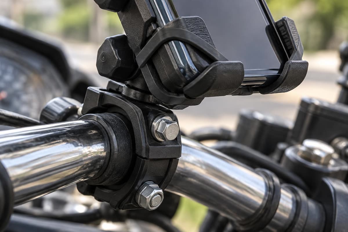 Detail penjepit dan pengunci holder HP motor